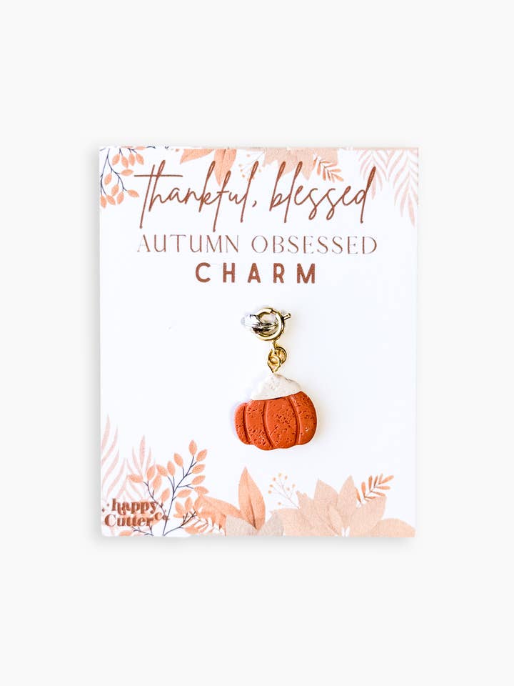 Charme d'automne | Charme en argile de tasse à citrouille Fermoir à ressort pour la vente par Happy Cutter Co