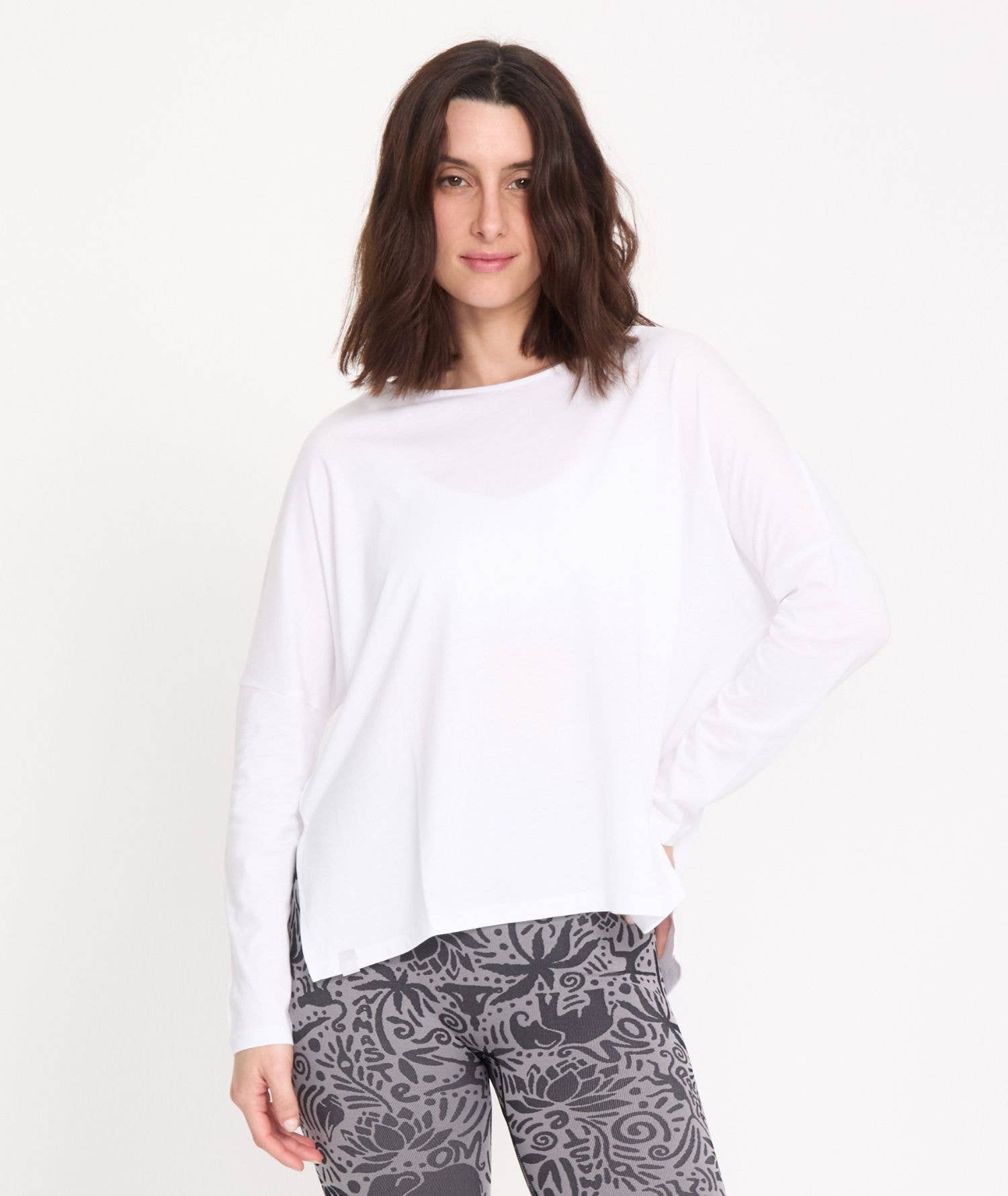 Yoga Searcher – wholesale T-shirt – women's – Daksha - Oversized T-Shirt7