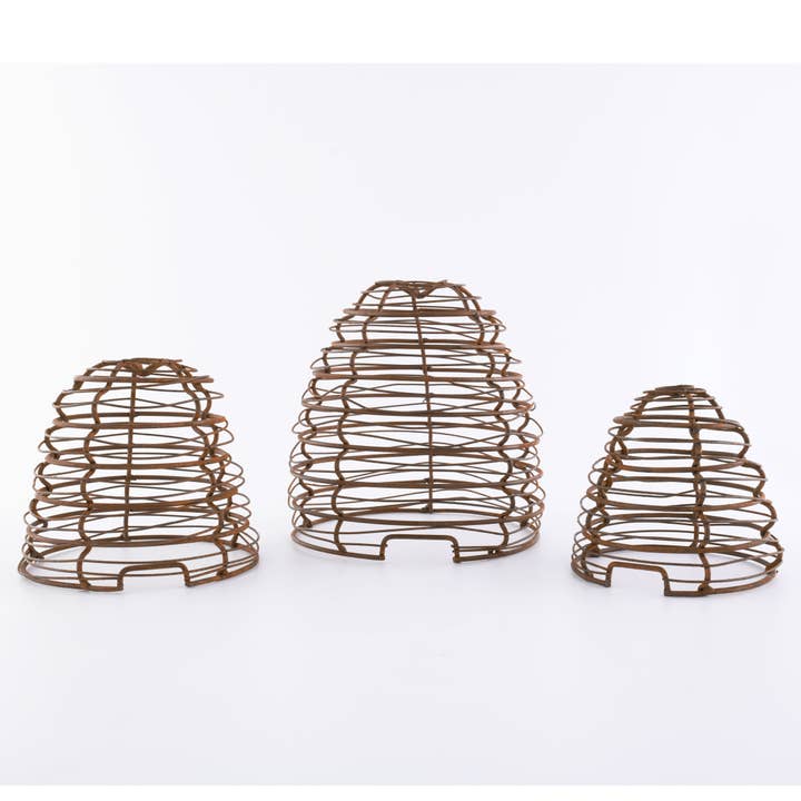 Tin bijenkorven in verschillende maten, rustiek, set van 3 - 6,5" H, 5" H, 4,25" H voor wholesale door Birch Maison