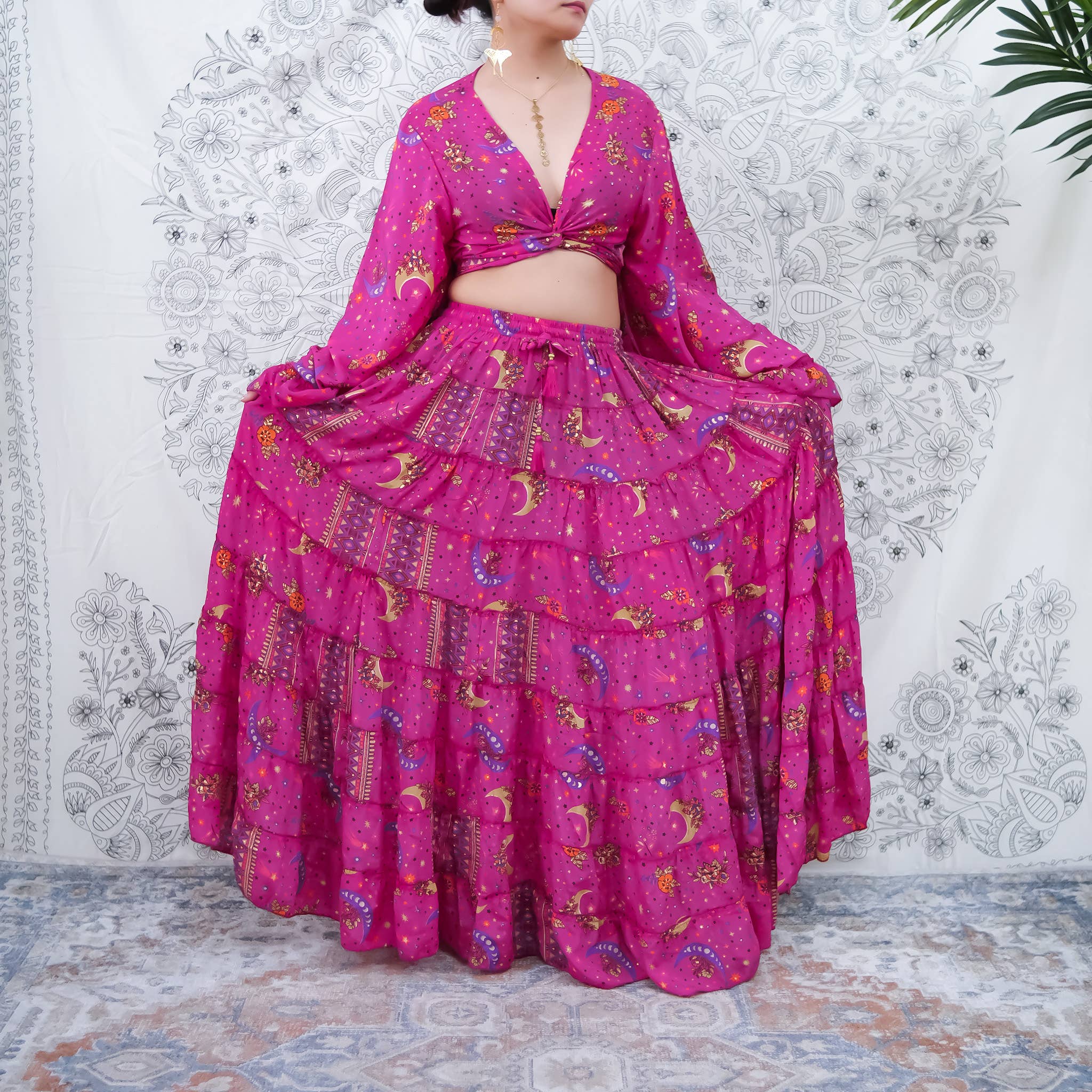 Karma Nepal Crafts – Engroshandel Top- og nederdelsæt - Dame – Flowy Silke Tiered Nederdel Set med Flare ærmet Top10