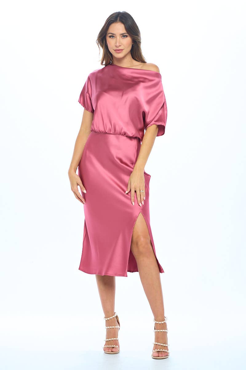 ROSE FONCÉ Robe en satin stretch imprimée avec fente fabriquée aux États-Unis en vente sur Faire1