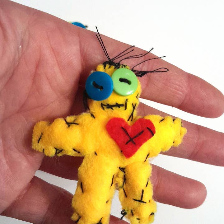 SUPERAWWWSOME – wholesale Decorative tabletop object – Mini VooDoo dolls, Tiny Voo doo dolls, Halloween decor, Felt9