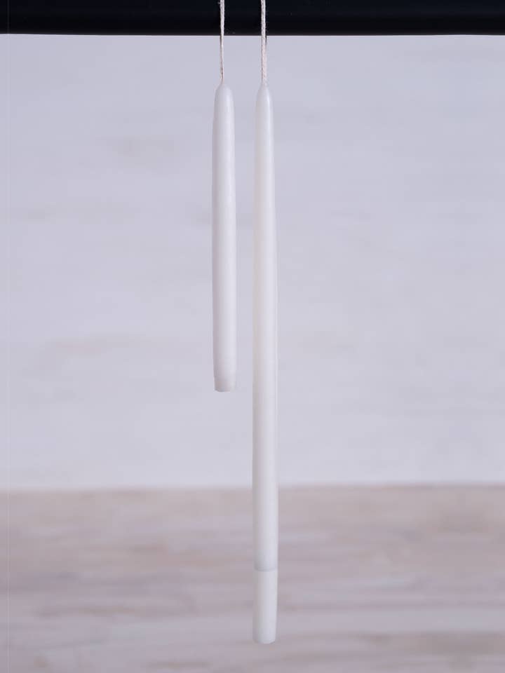 Bougies effilées Skinny - Shell White pour la vente par Made Market Co.