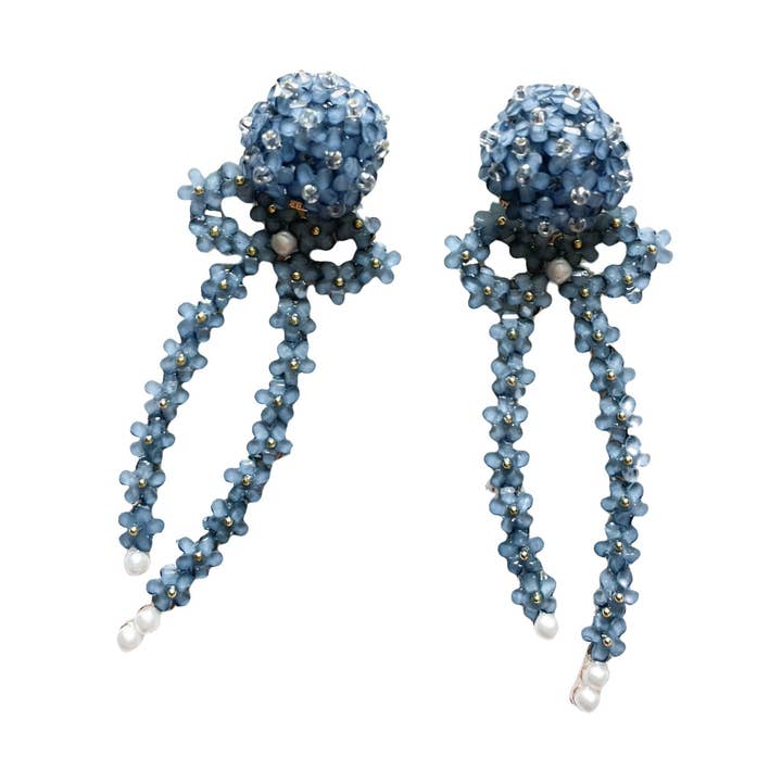Boucles d'oreilles Natalie Bow, toutes pour la vente par THE ACCESSORY SCOUT