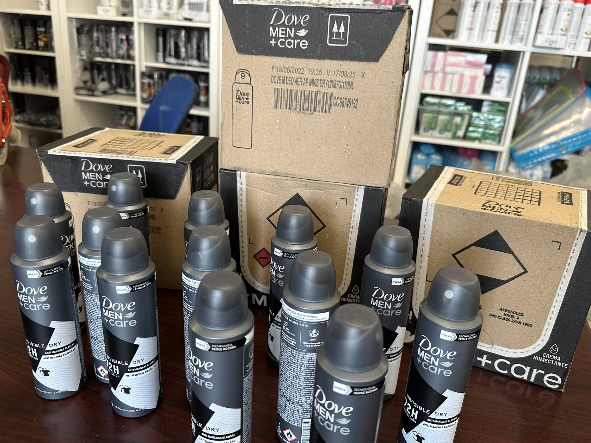 SB Distribution Ltd® – Engroshandel Deodorant - Herre – Dove Men Invisible Dry Antiperspirant Deodorantspray 12 pk6