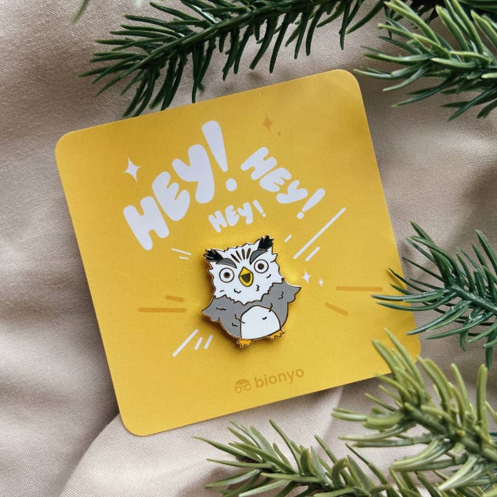 Épingles en émail Smol Friend (Individuel) pour la vente par Bionyo Illustrations