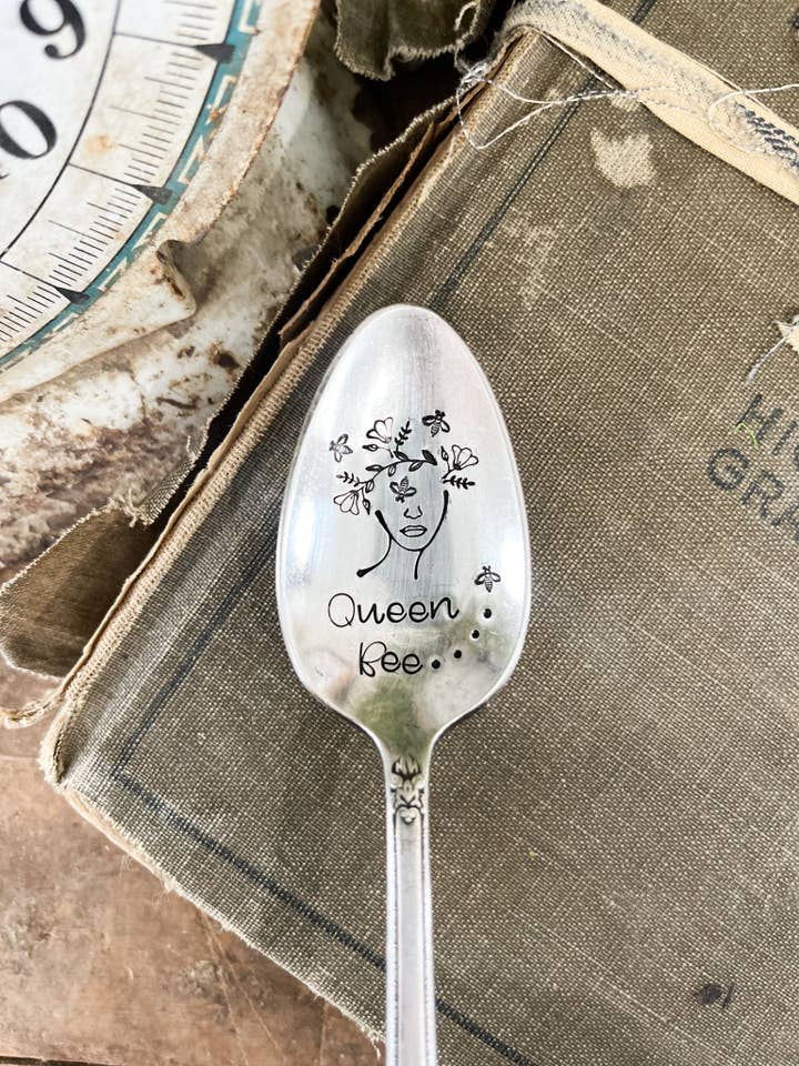 Colher Queen Abelha Vintage Estampada por atacado de The Sassy Barn
