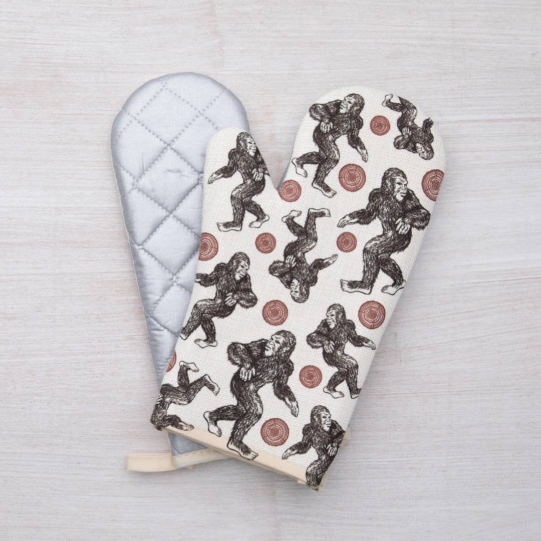 Counter Couture – wholesale Oven mitt/pot holder – Sasquatch Oven Mitt | Heat Resistant | Right Hand