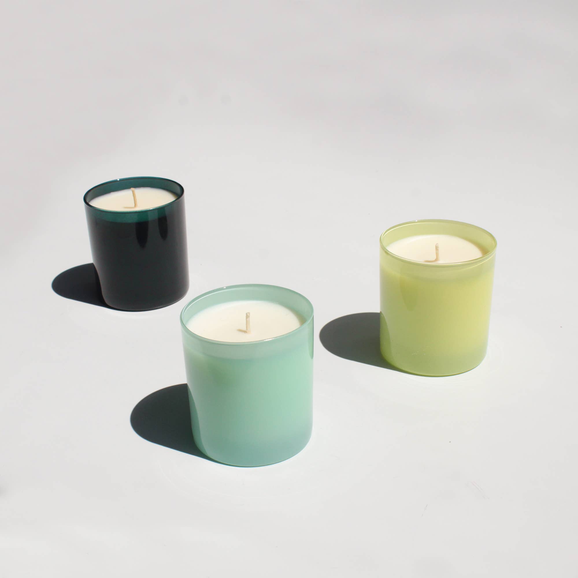 GP Candle Co. – wholesale Burkljus – Moln 9 oz Hue Candle (Violet Blossoms)8