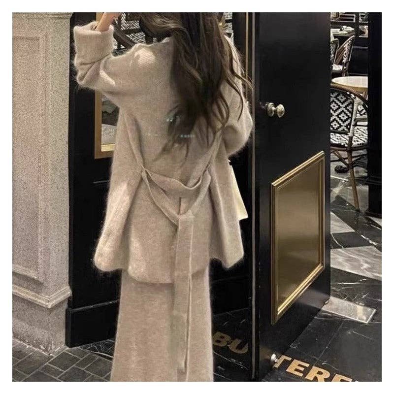 FurDecoration – Großhandel Kleid – Damen – Einfarbiges Midikleid mit lockerer Passform und Strickcardigan-Set3