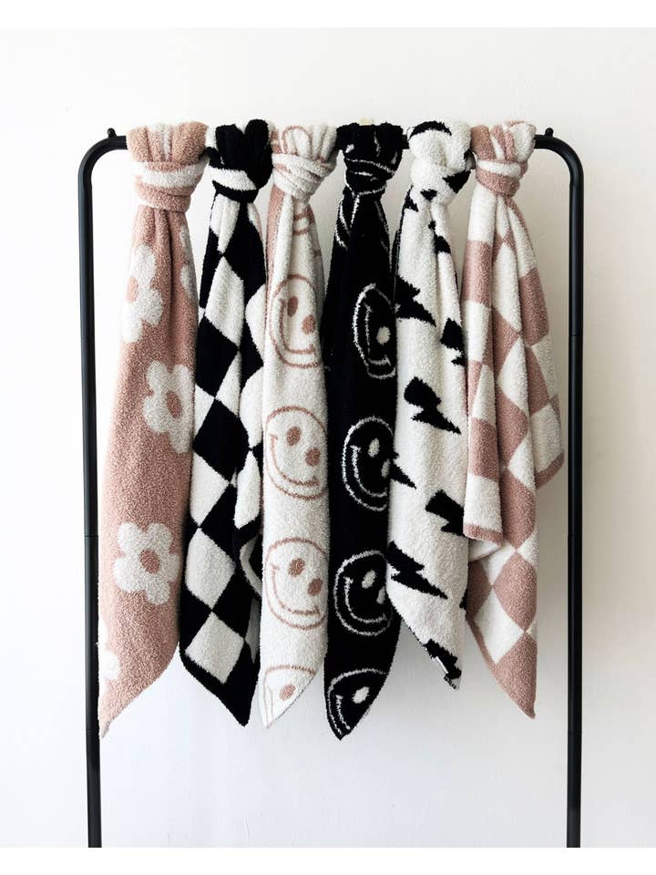 Lucky Panda Kids - Wholesale Bedding Blanket - Kids & Baby - Smiley Fuzzy Blanket | Black3