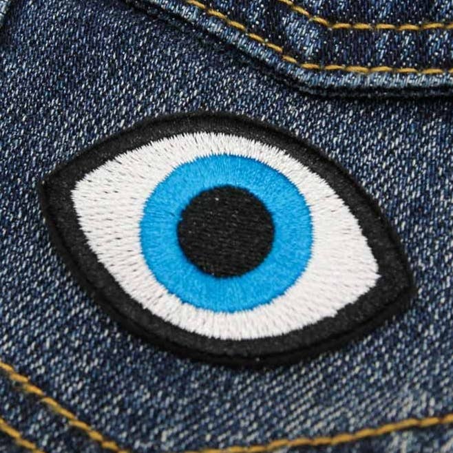 Écusson brodé Blue Eye avec adhésif thermocollant pour la vente par Project Pinup
