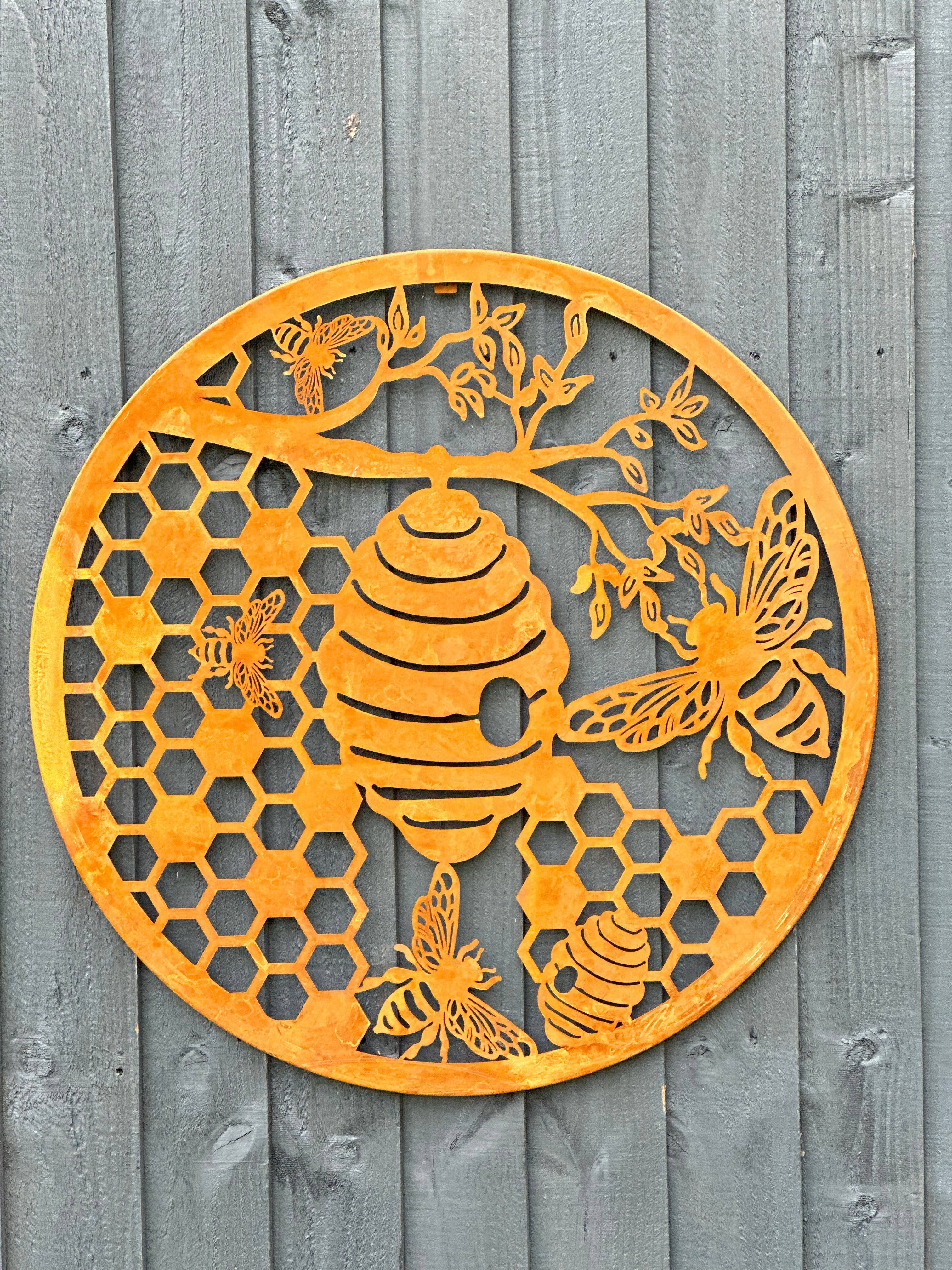 Marissa's Gifts – Arte de parede dimensional/3D por atacado – Placa de parede enferrujada de 60cm artesanal de abelhas e favo de mel Placa de parede de árvore, pátina enferrujada, arte de parede de jardim7