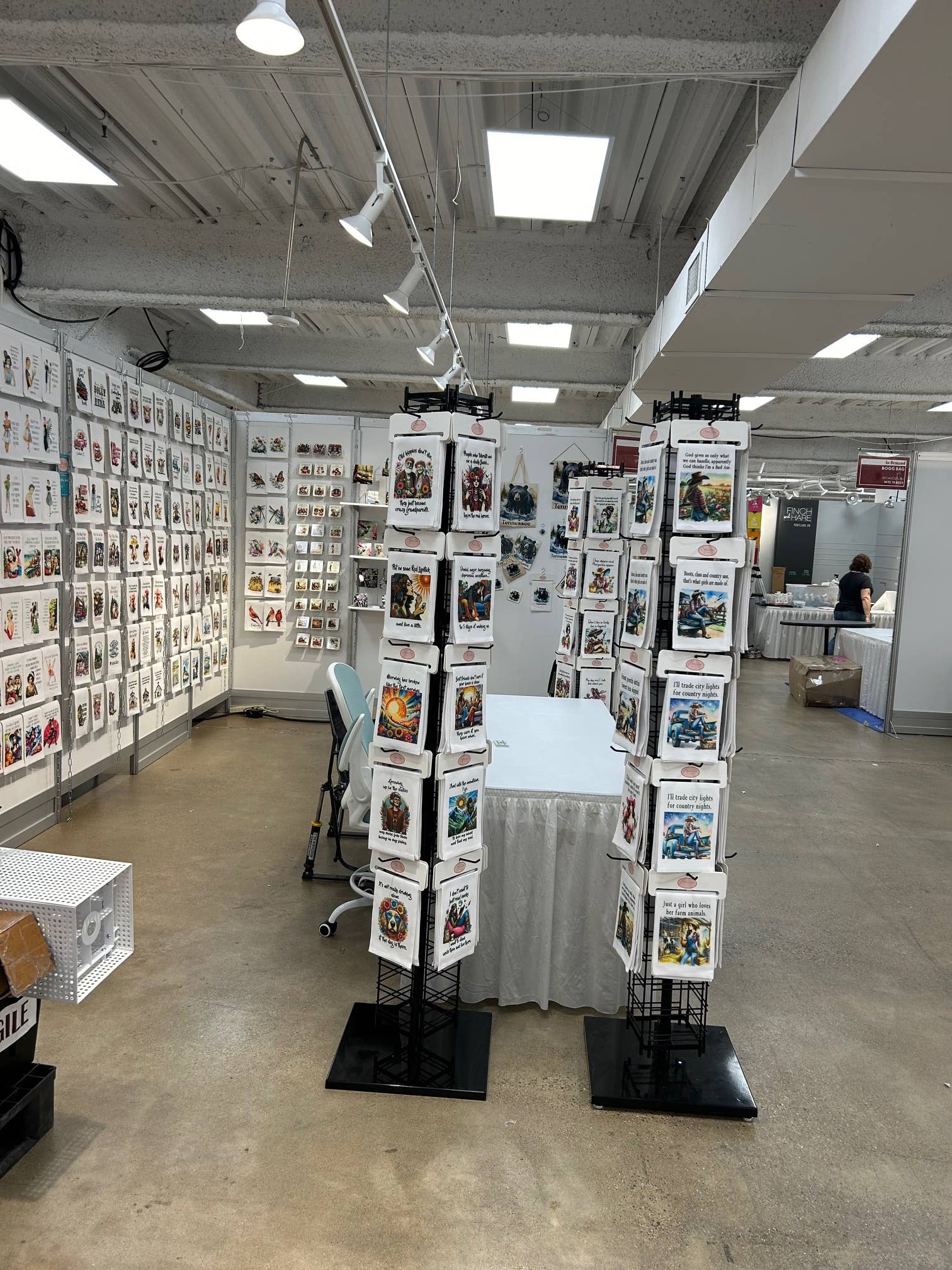 Sassy Talkin - Wholesale Retailer Display Stand/Case - Spinner Rack Display for 20 towels ( towels not included) with 20- 4" hooks3