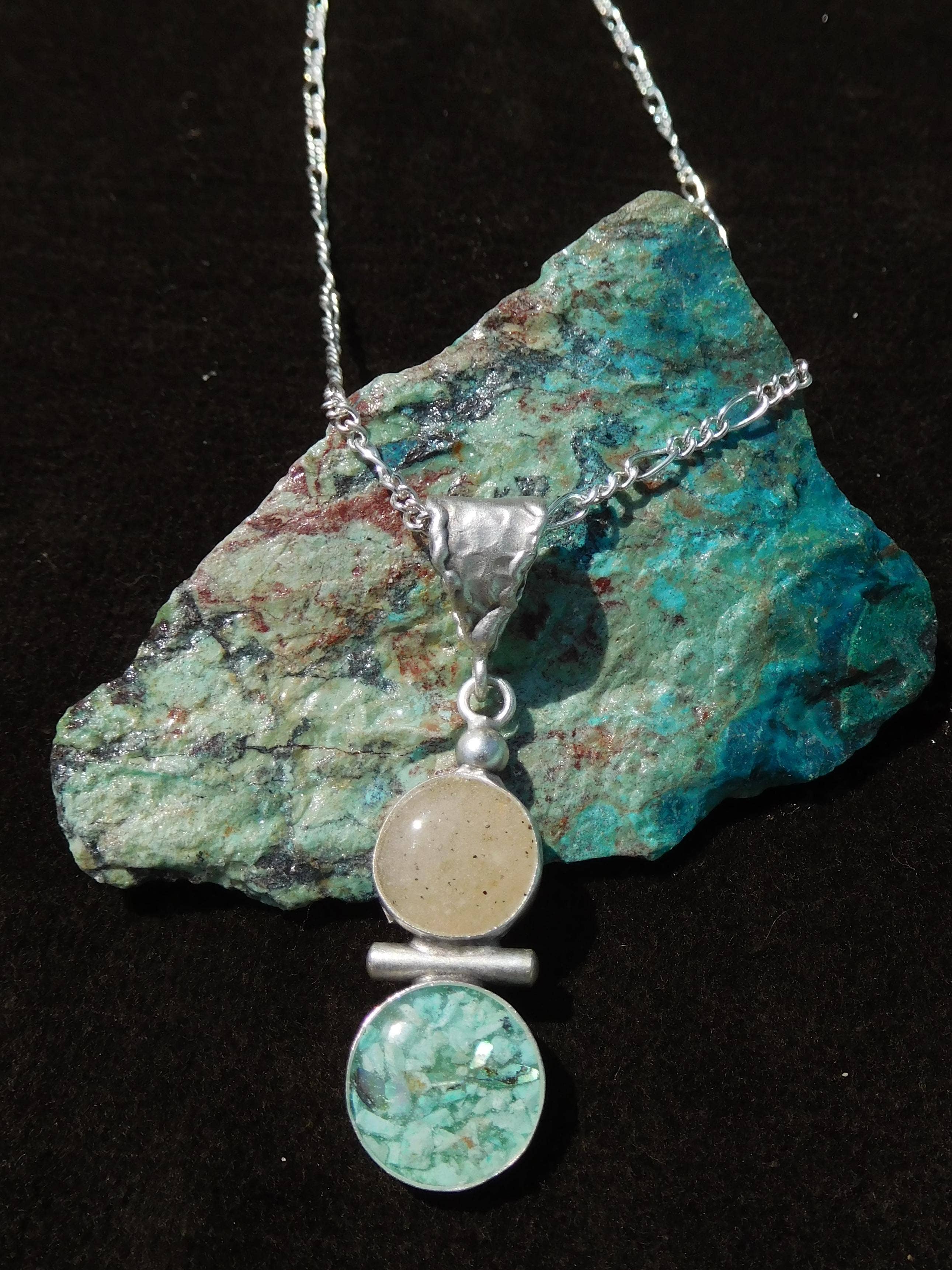 Art & Soul 30a - Wholesale Pendant/Charm Necklace - Circles and Bar Pendant Necklace Customize to Your Town