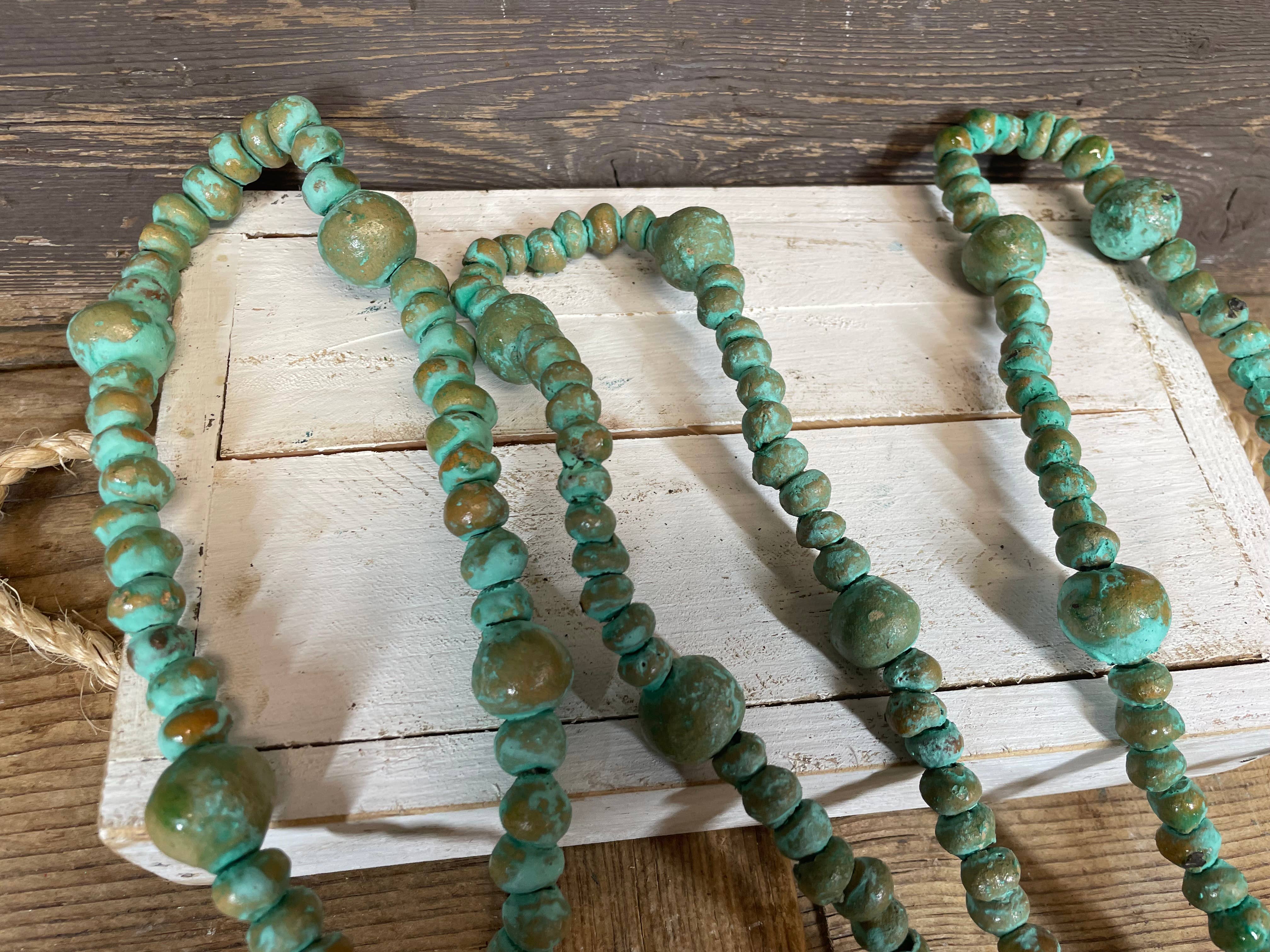 My Amigos Imports - Vendita all'ingrosso Collane a grani - Rosario in argilla Trinity con perline dorate e turchesi, 36-43 cm - $105