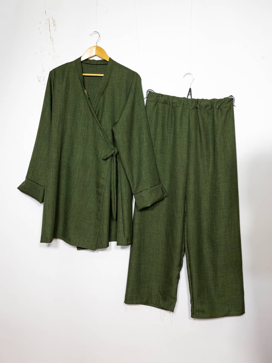 IDEAL OUTFIT – Großhandel Set aus Oberteil und Hose (NICHT Loungewear) – Damen – Abaya-Set mit überkreuztem Oberteil und seitlichen Knoten6