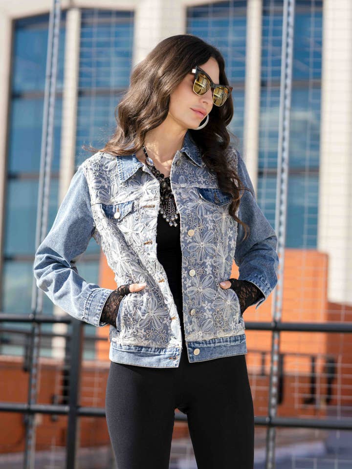 Casaco de Ganga 2621 com Apliques de Renda Floral por atacado de Adore