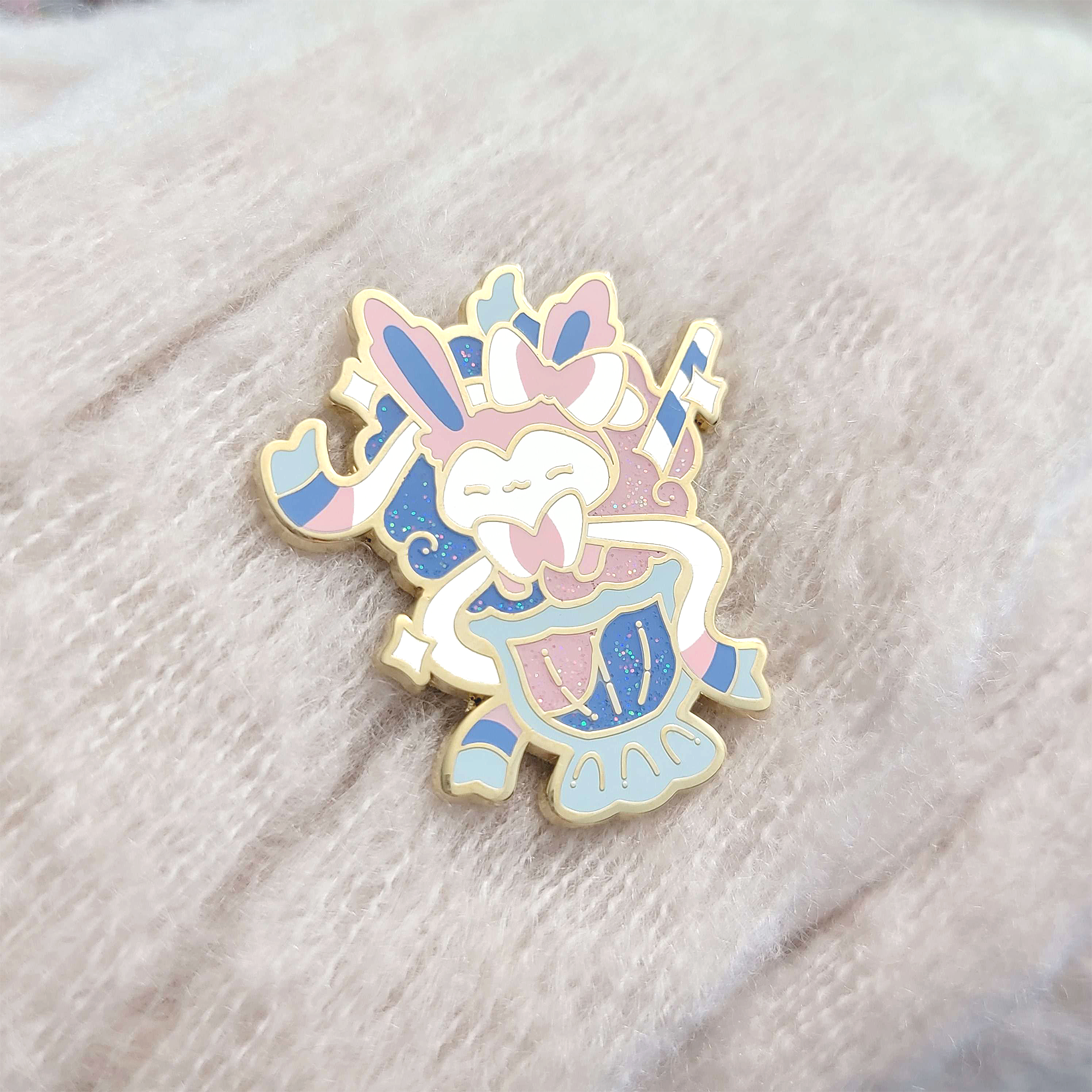 Xhilyn - Wholesale Lapel Pin/Button - Cinnamon Whiskey Flareon Eevee Pin5