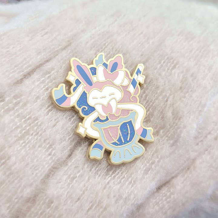 Xhilyn - Wholesale Lapel Pin/Button - Cinnamon Whiskey Flareon Eevee Pin5