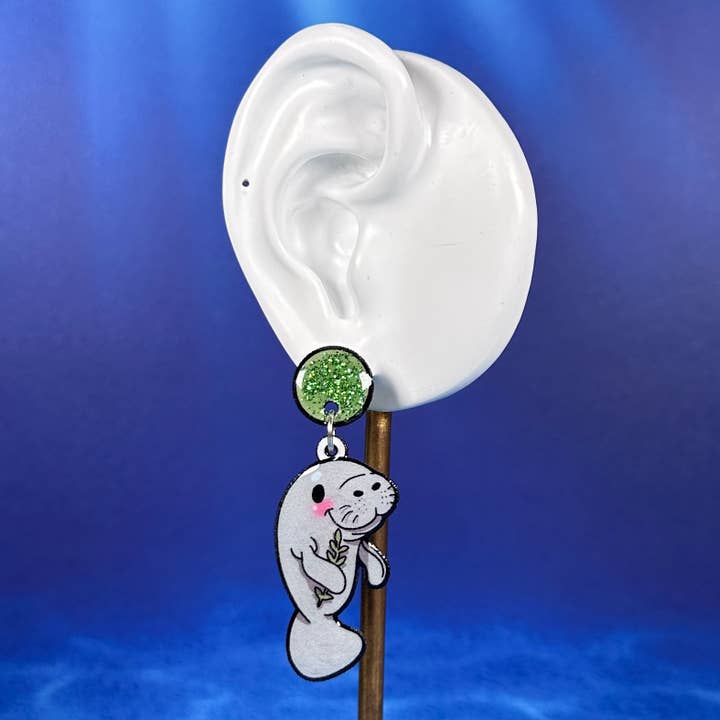 Sea Pixie Designs - Vendita all'ingrosso Orecchini pendenti - Orecchini Pendenti Manatee Glitter, Costieri e Leggeri2