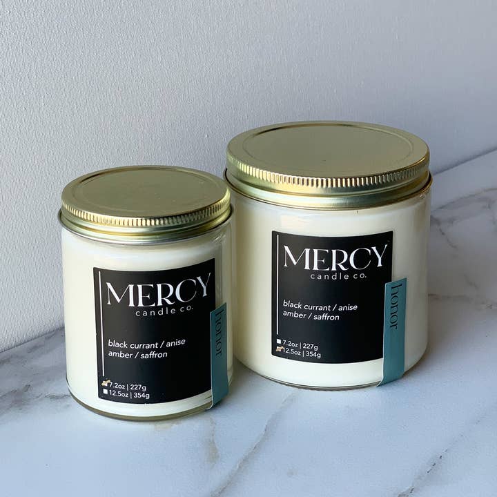 Honor signatur ljus för wholesale av Mercy Candle Co.