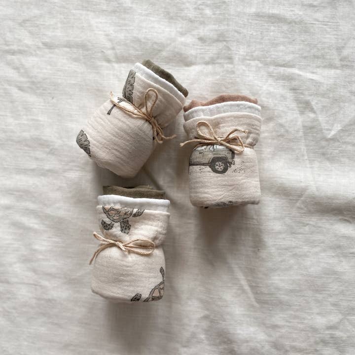 PETITE EvelinaApparel - Wholesale Burp cloth set – Baby - Burp cloth set / boys prints1