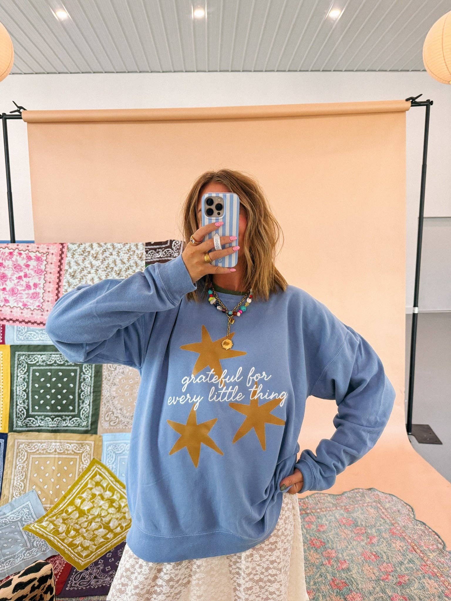 ETTA & EAST - Wholesale Graphic Sweatshirt - Women's - grateful for every little thing sweatshirt - comfort wash / denim1