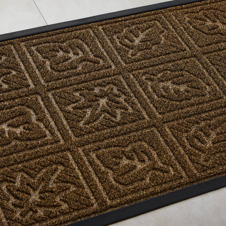 The Rug Hub Turf Leaves antidérapant pour intérieur et extérieur, mat, 18 « X30" pour la vente par Doers USA