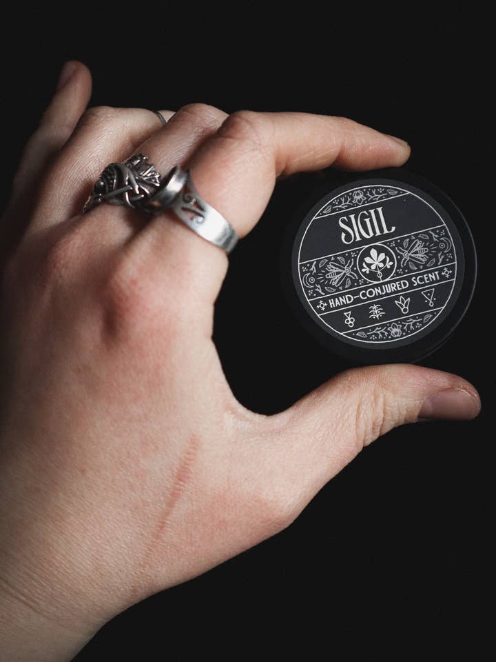 Parfum Solide Sigil pour la vente par Covencraft Apothecary