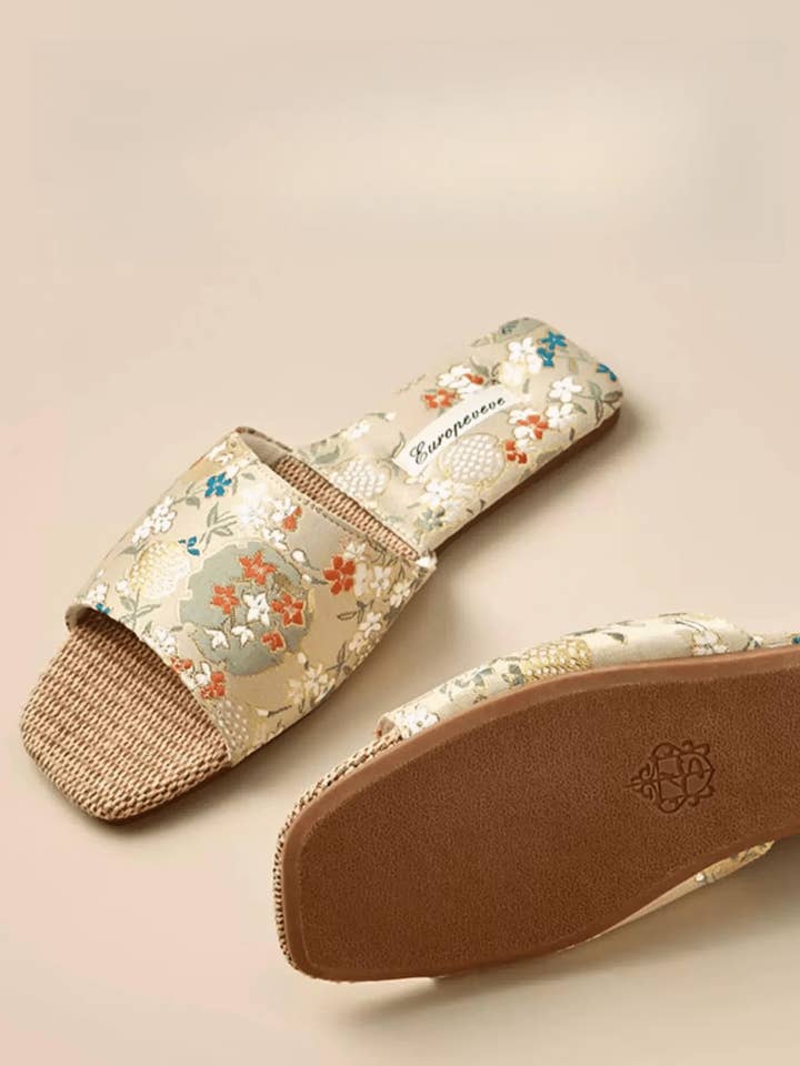 Lian Collection - Wholesale Slippers – Women's - Oriental Floral Embroidered Slippers - Trendy Indoor Shoes3