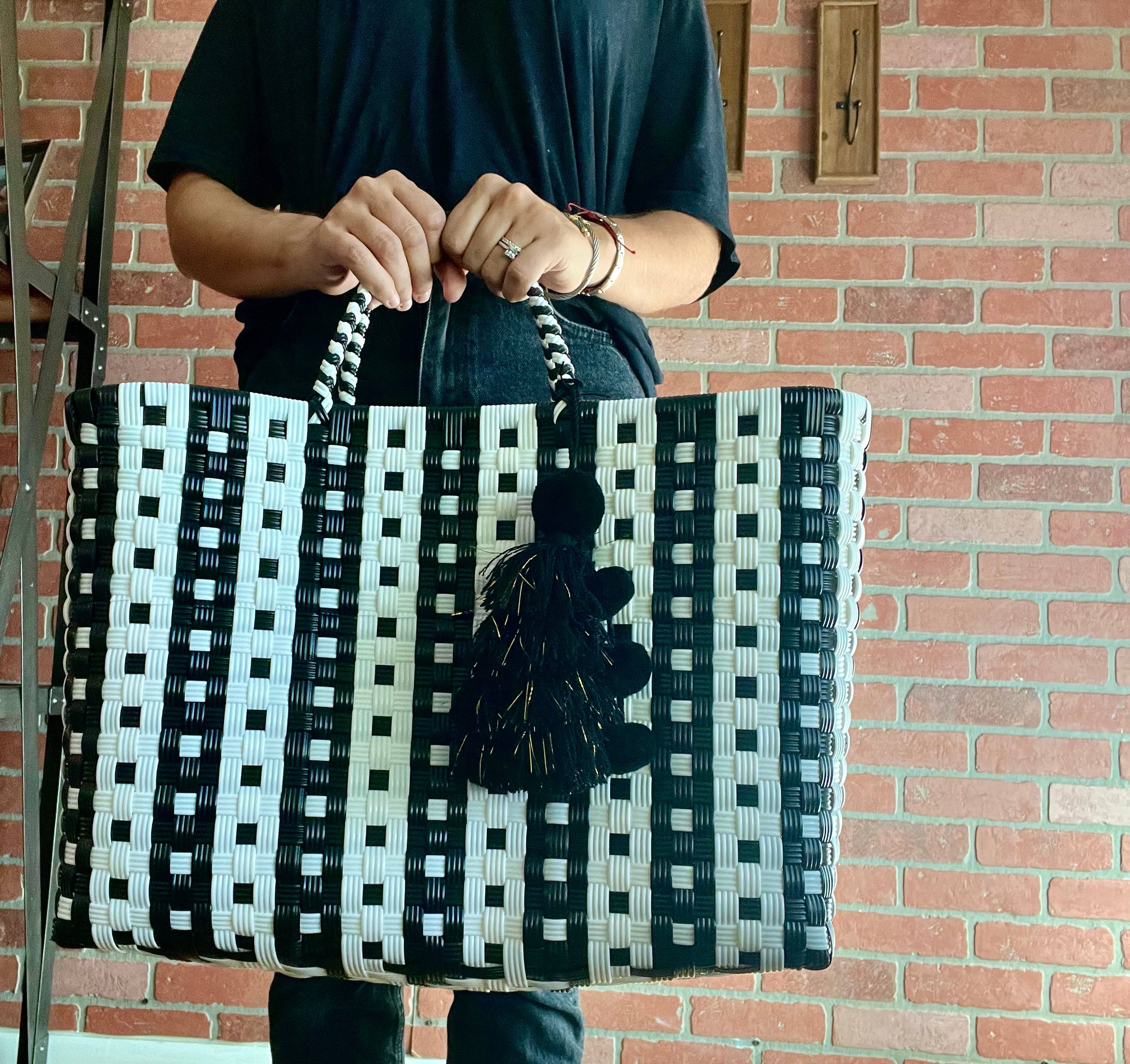 The Faria - Wholesale Beach Bag - Black and White Handwoven recycled plastic beach Bags 0
