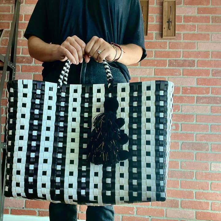 The Faria - Wholesale Beach Bag - Black and White Handwoven recycled plastic beach Bags