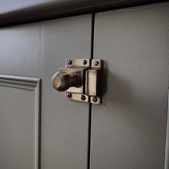 Brass bee - Wholesale Knob/pull - Brass Bee Cupboard Latch - Antique Brass Finish1