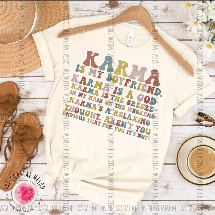 Karma er min kæreste trykt tee for engroshandel hos The Coastal Melon