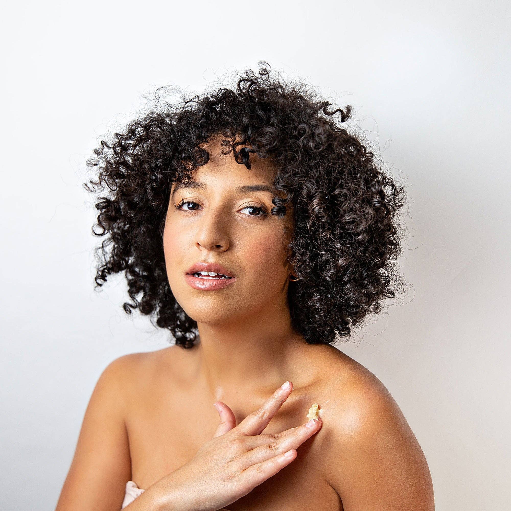 Kreyol Essence - Vendita all'ingrosso Balsamo/burro per il corpo - Burro di karitè haitiano: burro per capelli + corpo (4oz) | Confezione da 62