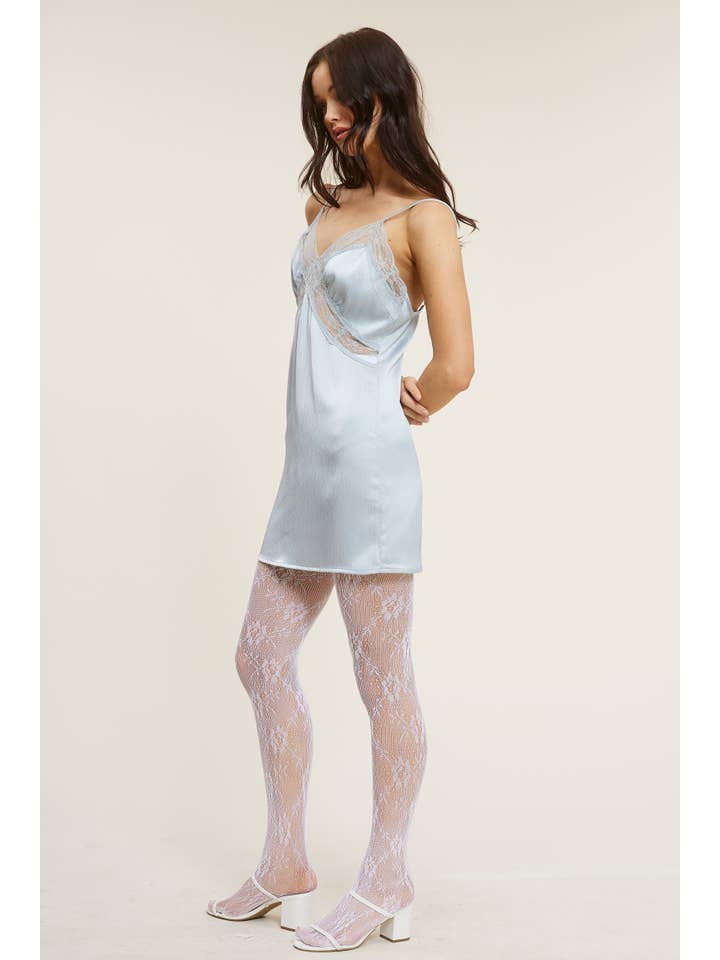 Mimosa - Vente Robe – femme - Robe nuisette mini en satin et dentelle à col en V avec bordure en dentelle transparente19