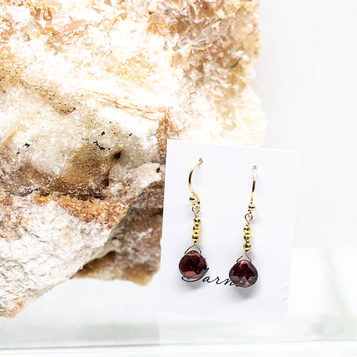 Boucles d'oreilles en or grenat pour la vente par Susan Roberts Jewelry