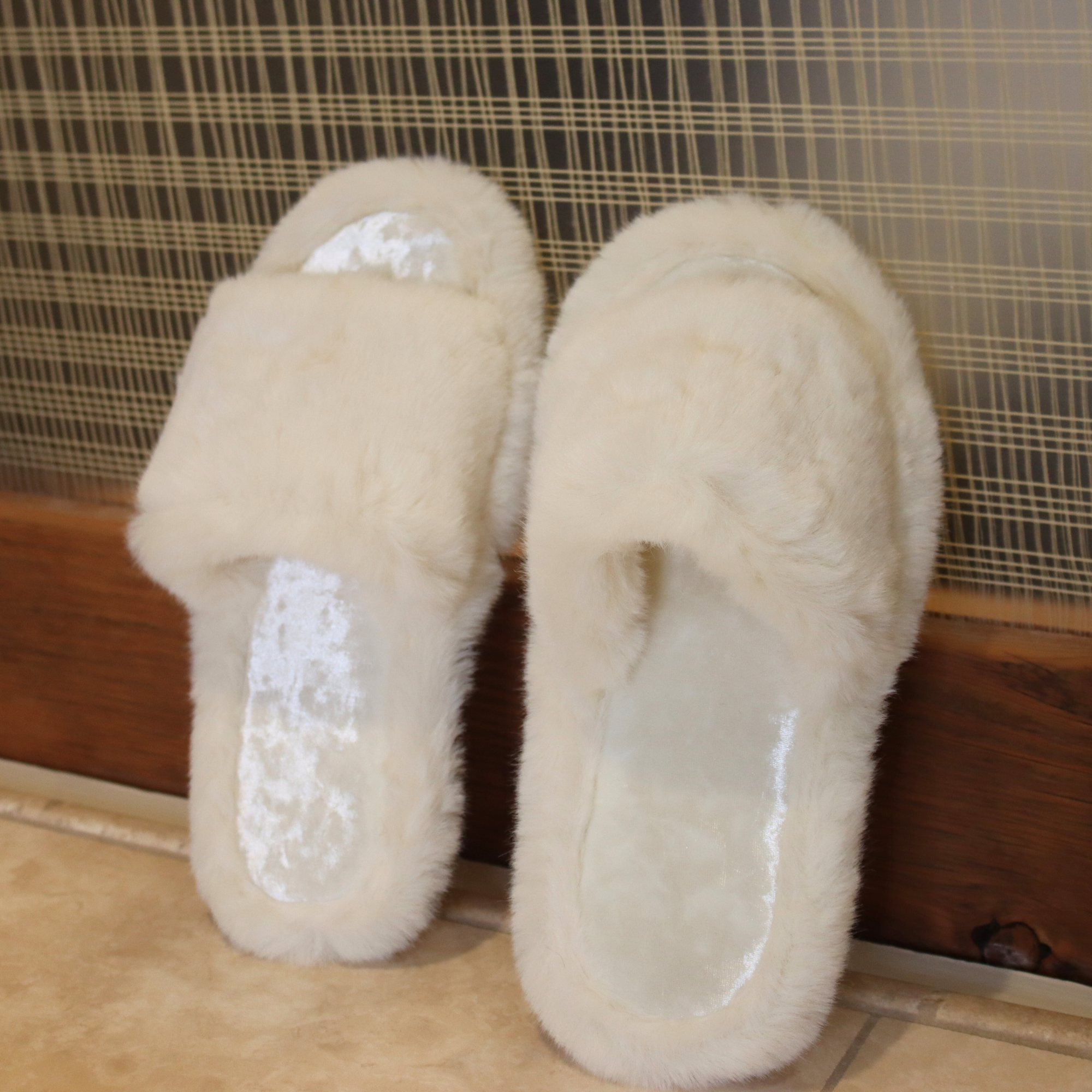 DrifWoo – wholesale Slippers – Women's – Faux Fur Open-Toe Slippers with Back Strap for Bridal & Home4