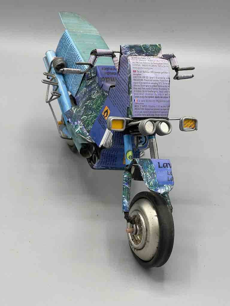 The Niger Bend - Wholesale Tafelbladdecoratie - Afrikaanse speelgoedmotorfiets van gerecycled metaal in blik - Burkina Faso30