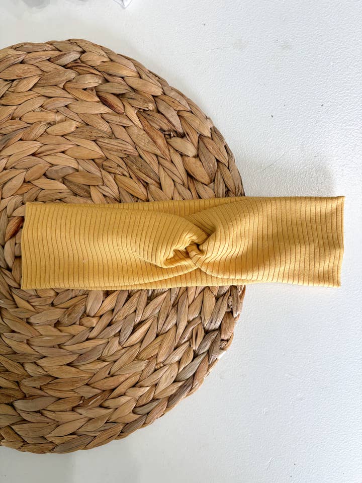 Bandeau Turban Jaune Côtelé Doux et Extensible pour la vente par StitchesByPaige