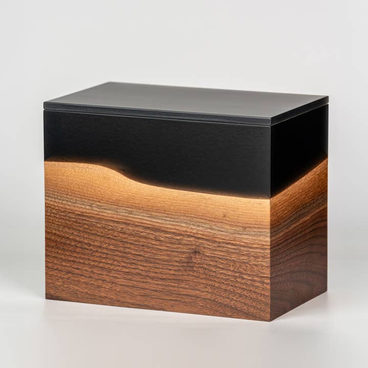 Windsor Wood Urnen - Urn 7 af 26 for engroshandel hos The Legacy Urn Company