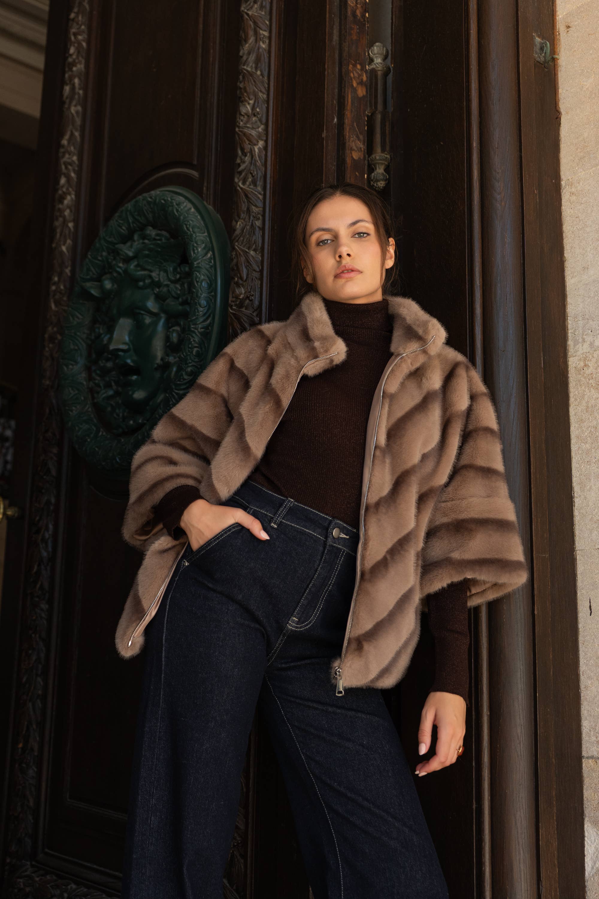 CHOKLATE PARIS - Wholesale Fur/Faux Fur Coat - Women's - Copenhagen faux fur cape jacket - Y12410