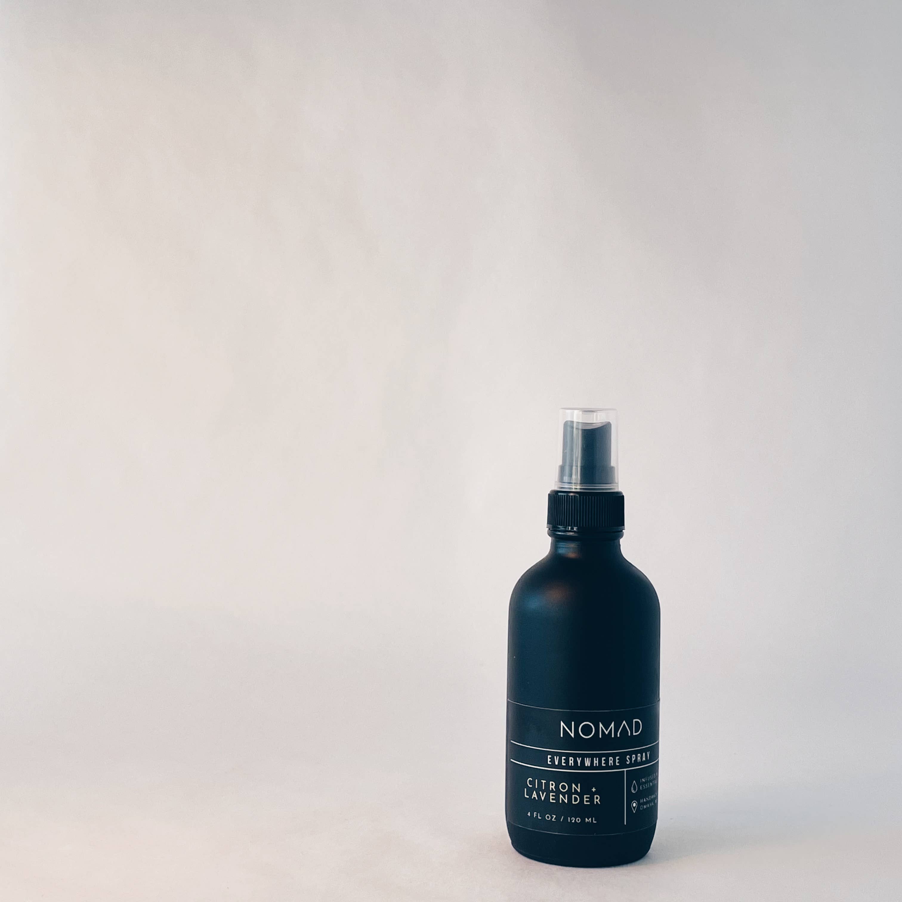 Nomad Wax Co. – Spray de quarto e roupa por atacado – Capa mista em spray Signature Essentials Everywhere 4 oz2