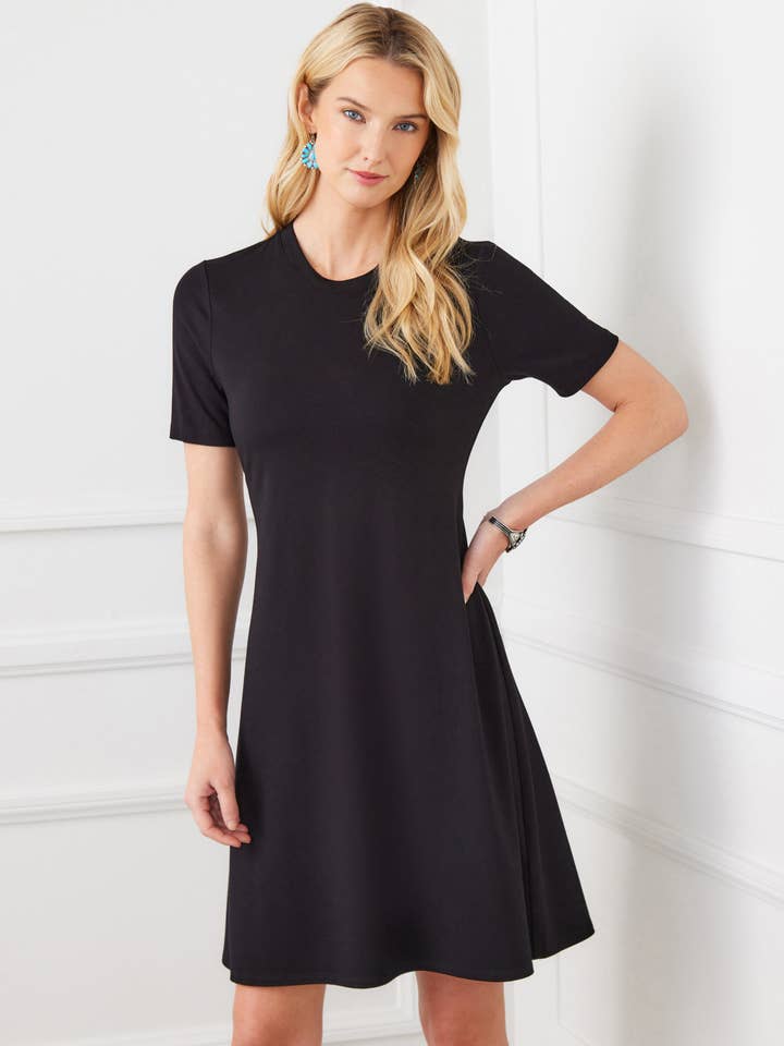 Vestido evasê de manga curta por atacado de Karen Kane