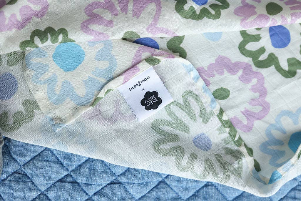Tilda & Moo - Wholesale Swaddle - Baby - Big Flower Heart | Swaddle5
