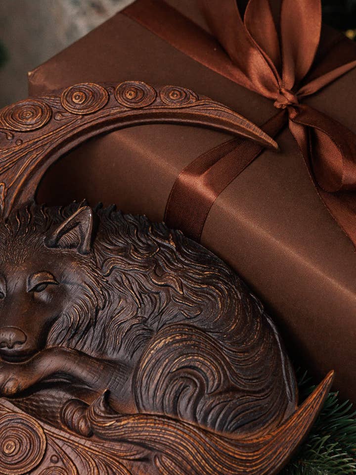 Wolf auf Mondsichel für den Großhandel von KozakWorkshop