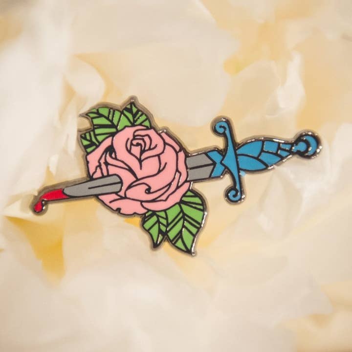 Broche en émail rose Bleeding Rose pour la vente par Rose Pink Moon