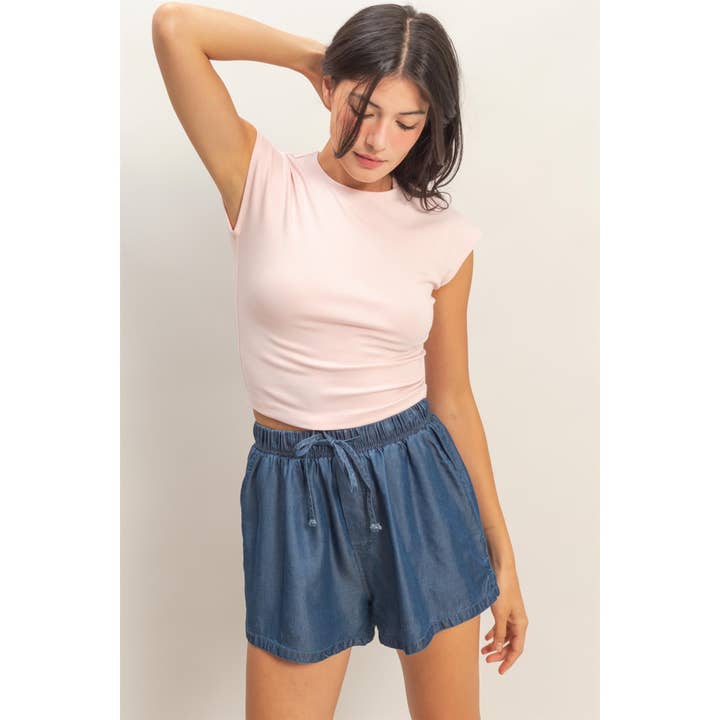 Monteret kortærmet top med capærmer for engroshandel hos Double Zero