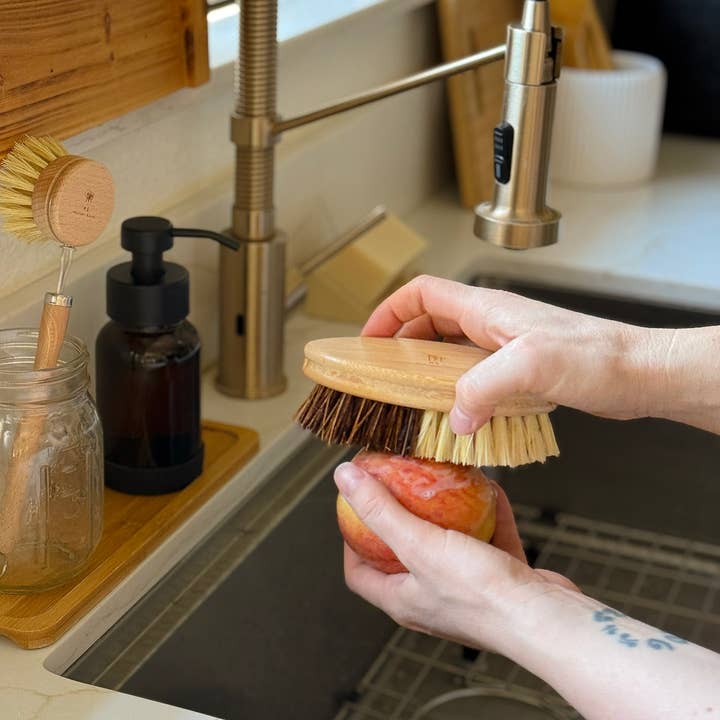 Me Mother Earth – wholesale Cleaning brush – Two-in-One Multipurpose Scrub Brush1